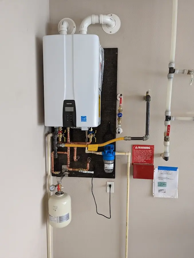 Professional plumber installing copper piping in a Texarkana home